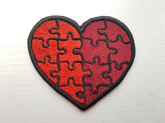 Patch brodé Cœur Puzzle – Applique Saint-Valentin